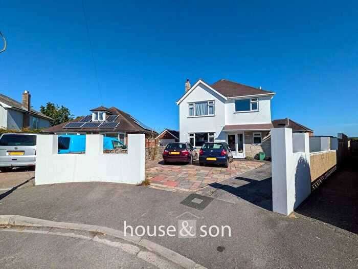 3 Bedroom Detached House For Sale In Hillcrest Road, Bournemouth, BH9