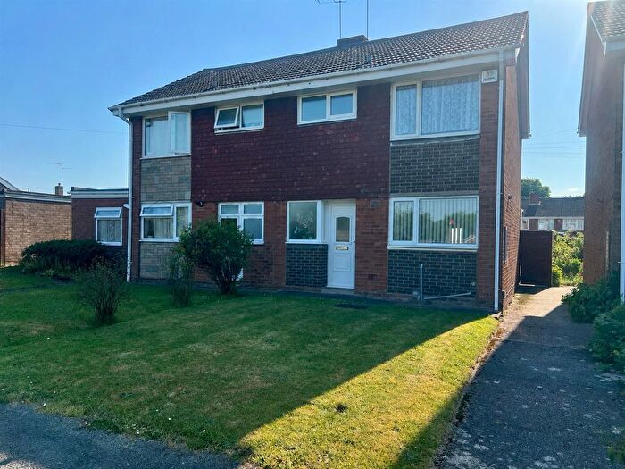 3 Bedroom Semi-detached House For Sale In Oakleigh Walk, Kingswinford, DY6