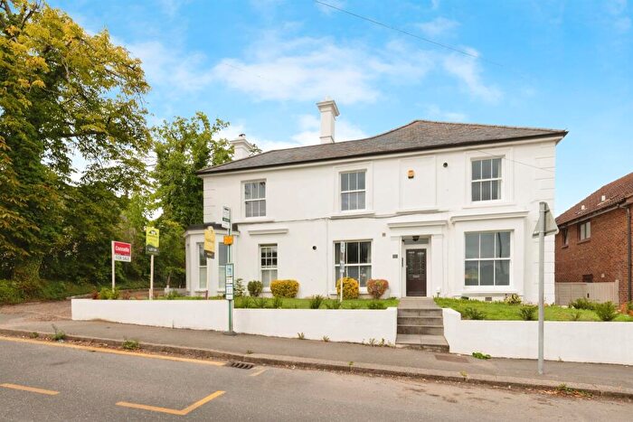 2 Bedroom Apartment For Sale In Woodlands Road, Redhill, RH1