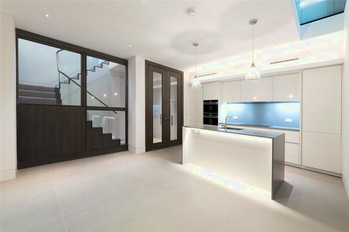 3 Bedroom Terraced House To Rent In Cadogan Lane, Sloane Square, London, SW1X