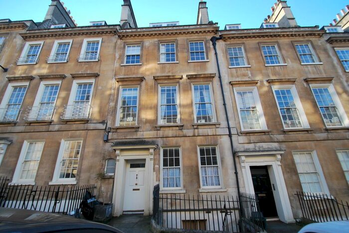 2 Bedroom Maisonette To Rent In Bennett Street, Bath, BA1