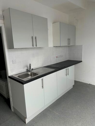 1 Bedroom Flat To Rent In -, City Road, Bradford, BD8