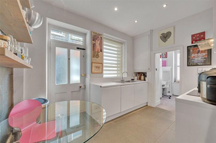 2 Bedroom Flat For Sale In Delaware Mansions, Delaware Road, London, W9