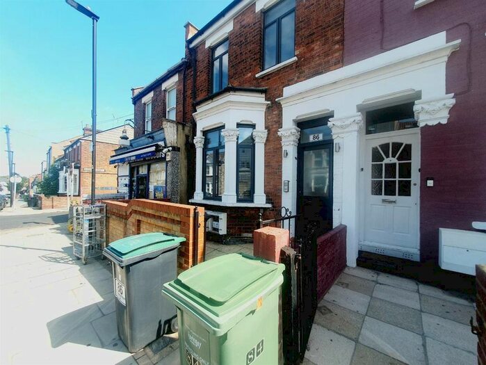 5 Bedroom Flat To Rent In Fairview Road, London, N15