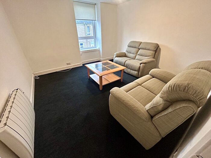 2 Bedroom Flat To Rent In Mains Road, Dundee, DD3