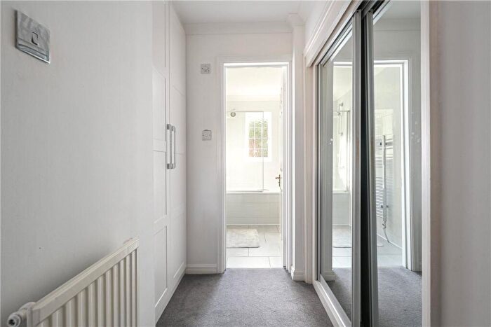2 Bedroom Apartment To Rent In Rosslyn Park, Weybridge, KT13