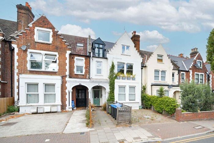 2 Bedroom Flat To Rent In Walm Lane, London, NW2