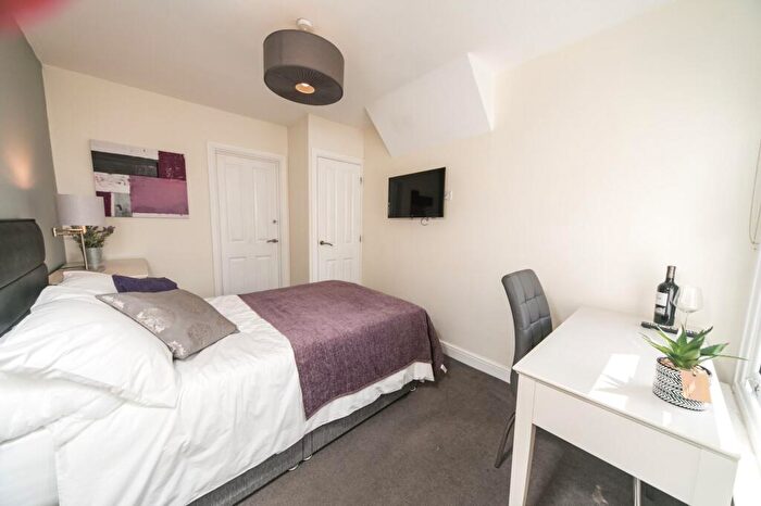 1 Bedroom Terraced House To Rent In Curzon Street, Reading, RG30