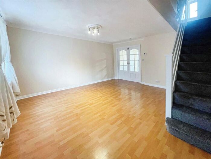 3 Bedroom Terraced House To Rent In Fielding Avenue, Tilbury, RM18