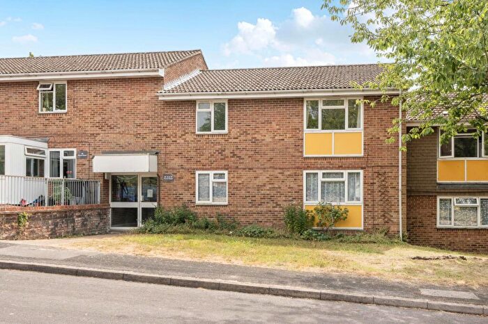 2 Bedroom Flat For Sale In Pound Road, Kings Worthy, SO23