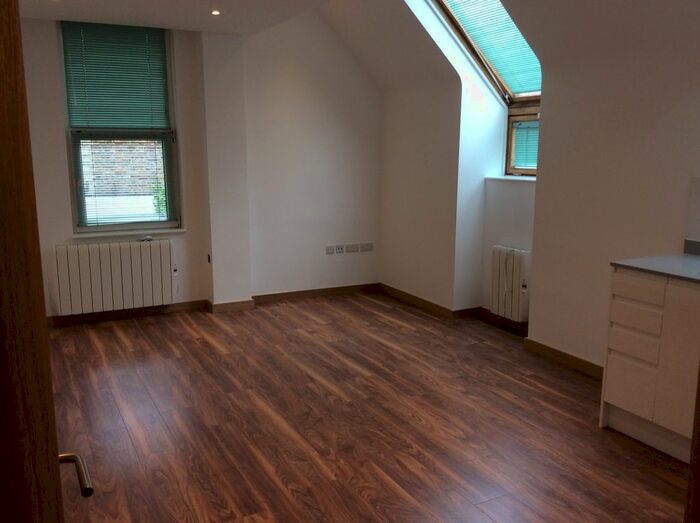 1 Bedroom Flat To Rent In Hornsey Road, Islington, Holloway, Noth London, N7