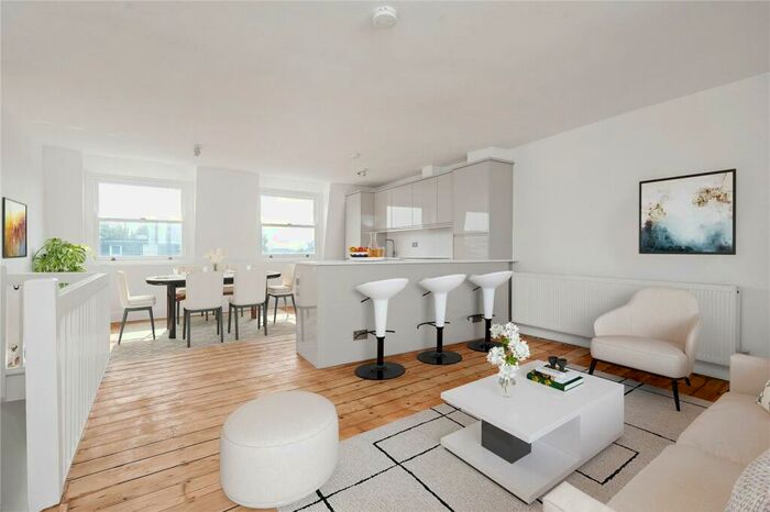 3 Bedroom Maisonette To Rent In Offord Road, Barnsbury, London, N1