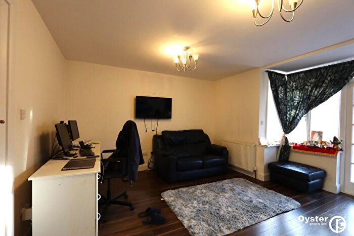 1 Bedroom Flat To Rent In Chase Side, London, N14