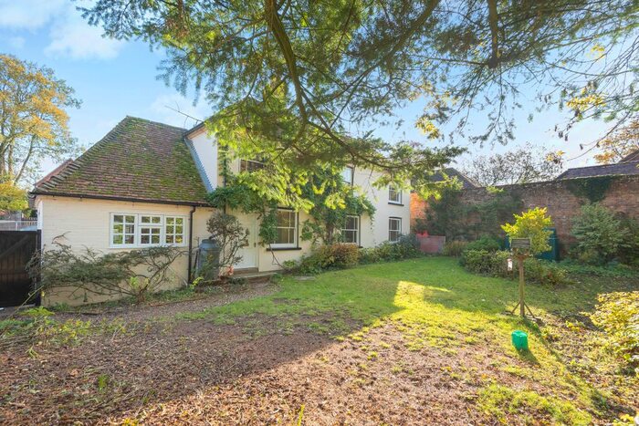 3 Bedroom Detached House For Sale In The Limes Horsemoor, Chieveley, Berkshire RG20