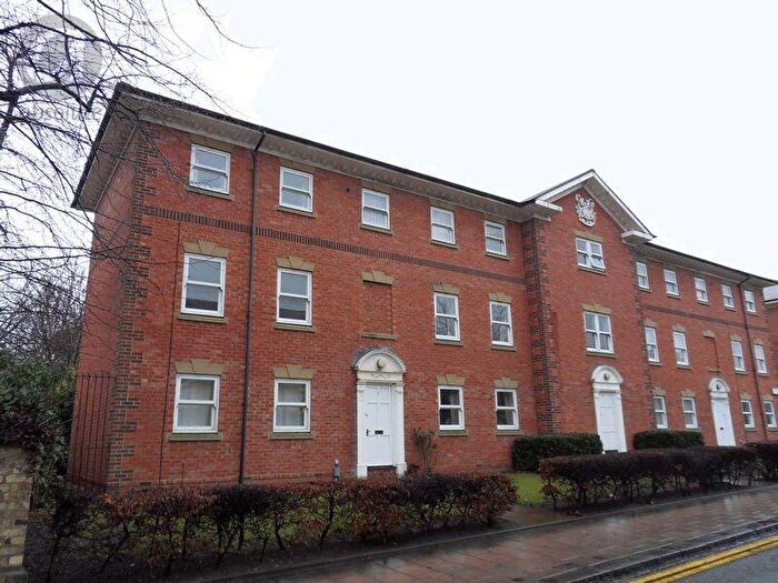 2 Bedroom Maisonette To Rent In Close To Station, Bedford, MK40