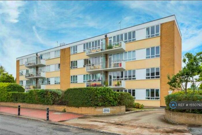 2 Bedroom Flat To Rent In Bathurst Walk, Iver, SL0