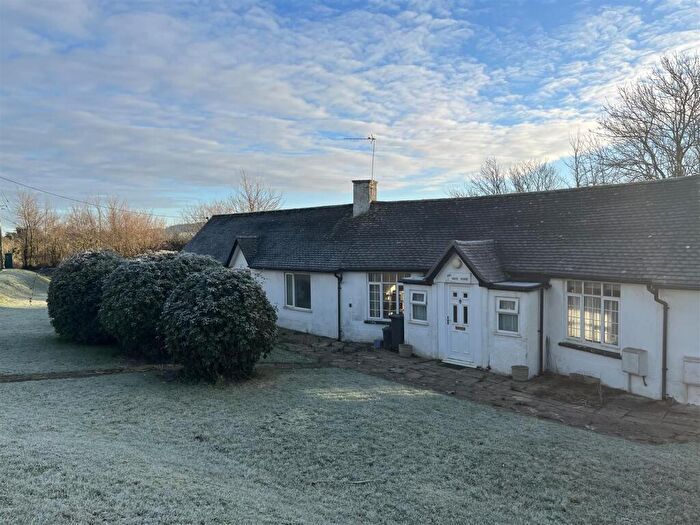 2 Bedroom Bungalow To Rent In Harepath Road, Seaton, EX12