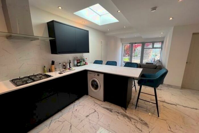 6 Bedroom Terraced House To Rent In Richards Street - Cardiff, CF24