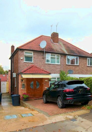 3 Bedroom Semi-Detached House To Rent In Engel Park, London, NW7