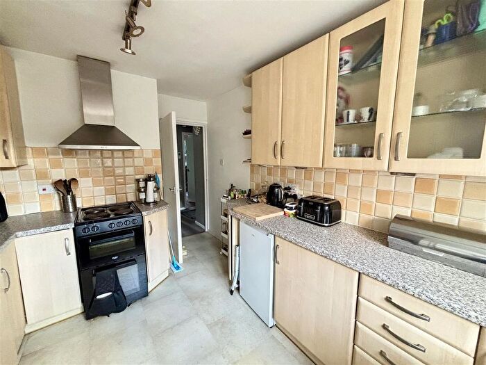2 Bedroom Flat For Sale In Symes Road, Hamworthy, Poole, BH15
