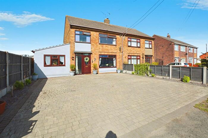 4 Bedroom Semi-Detached House For Sale In Brigg Road, Messingham, DN17