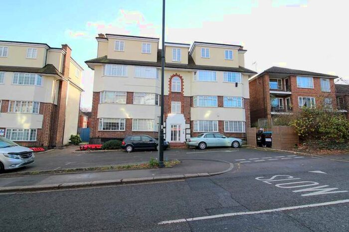 2 Bedroom Flat To Rent In Windmill Hill, Enfield, EN2