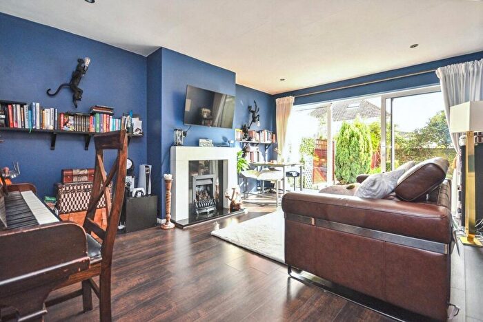 2 Bedroom Bungalow For Sale In Red Hall Drive, Leeds, West Yorkshire, LS14