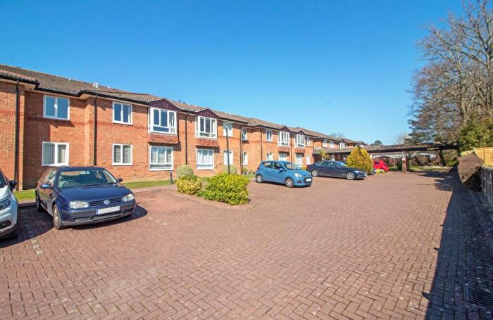1 Bedroom Flat For Sale In Dene Court, Cowplain, PO8