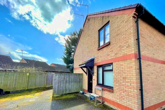 1 Bedroom Property To Rent In Cobb Close, Datchet, Slough, SL3