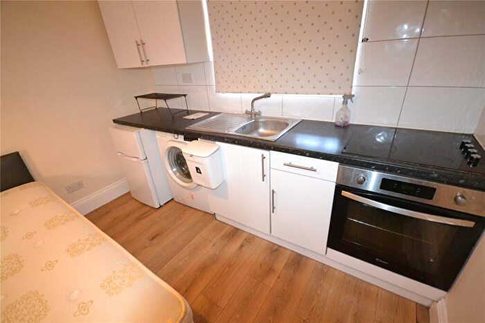 Apartment To Rent In Stag Lane, London, NW9