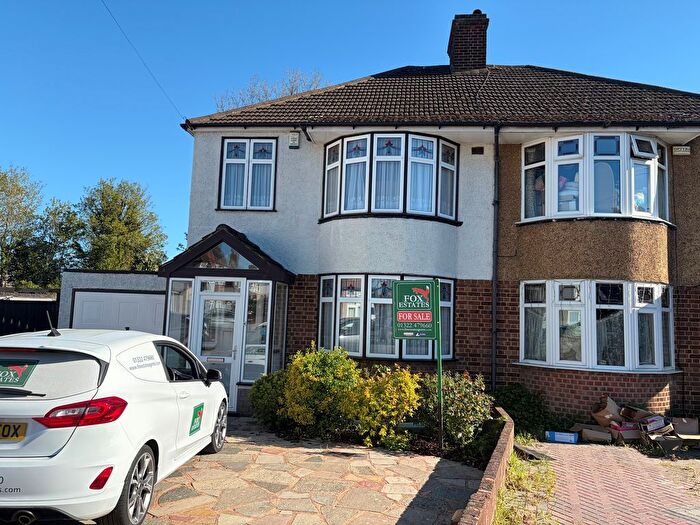 3 Bedroom Semi-Detached House For Sale In Cleveland Road, Welling, DA16