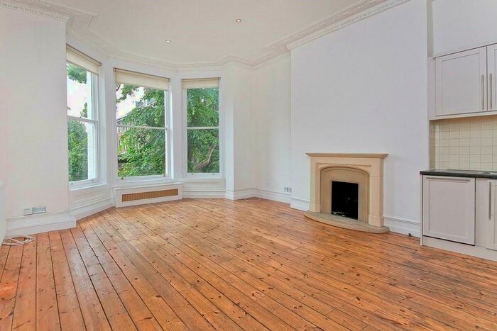 2 Bedroom Flat To Rent In Fitzjohns Avenue, Hampstead, NW3