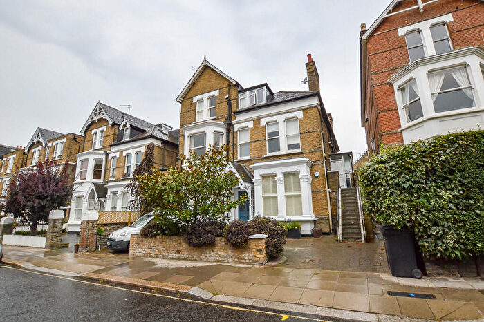 1 Bedroom Apartment To Rent In Priory Road, South Hampstead, NW6