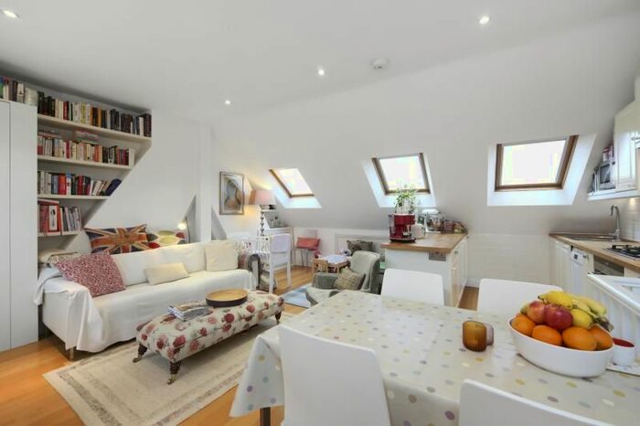 3 Bedroom Maisonette To Rent In Dunraven Road, London, W12