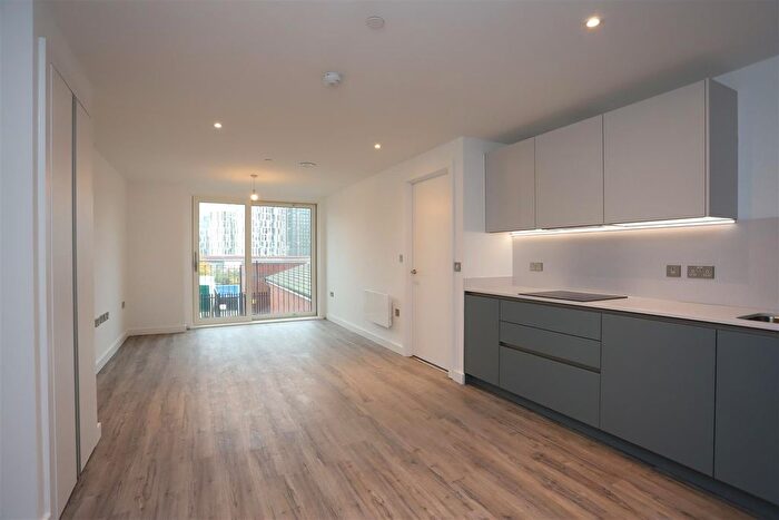 2 Bedroom Flat To Rent In The Railings, Middlewood Locks, M5