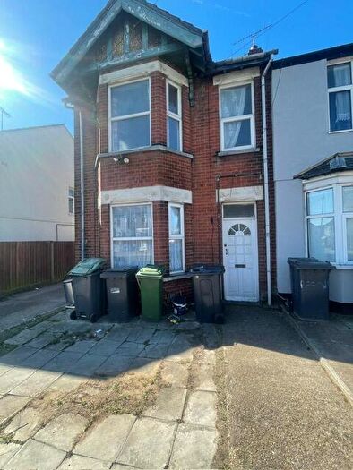 2 Bedroom Flat To Rent In Beechwood Road, Luton, Bedfordshire, LU4