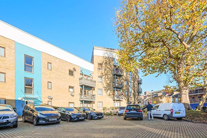 2 Bedroom Flat For Sale In Brabazon Street, Poplar, London, E14