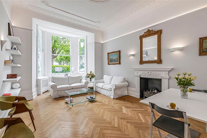 2 Bedroom Apartment For Sale In Redcliffe Square, Chelsea, London, SW10