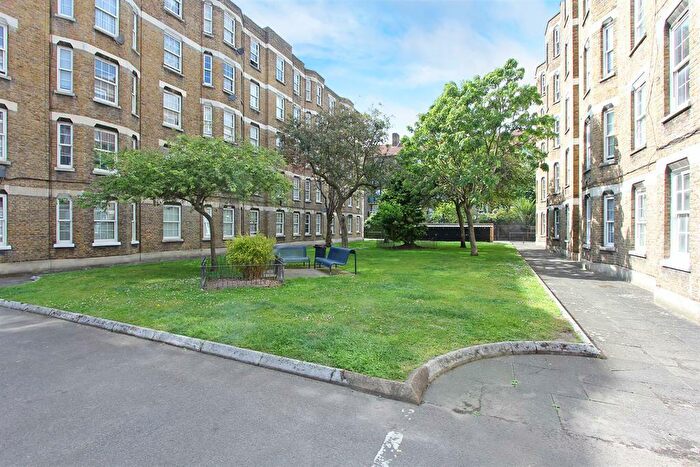 2 Bedroom Flat To Rent In Pilton Place, London, SE17