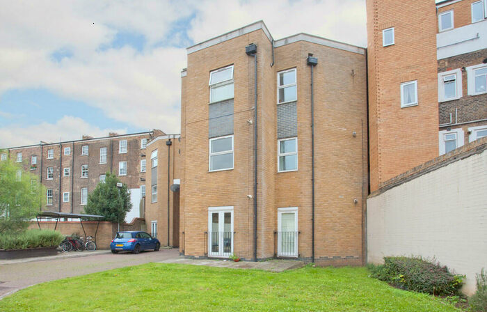 2 Bedroom Apartment To Rent In Dairy Farm Place, London, SE15
