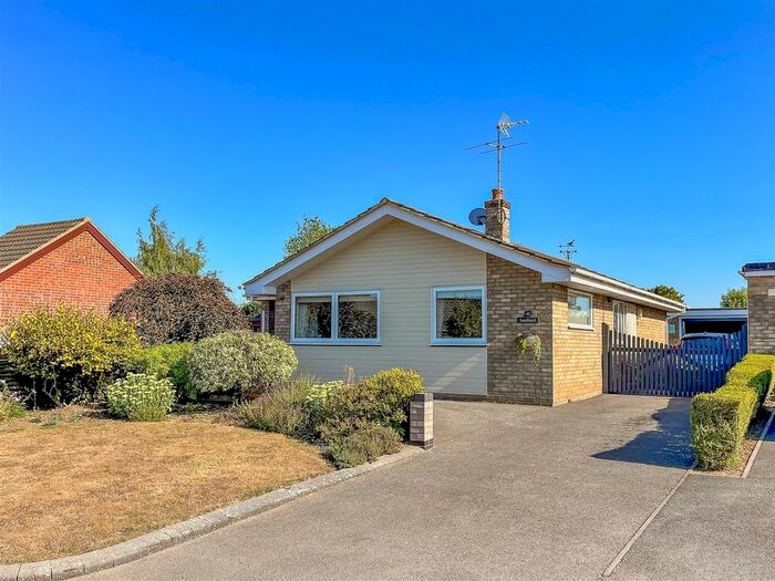 2 Bedroom Detached Bungalow For Sale In Castle Road, Hadleigh, Ipswich, IP7