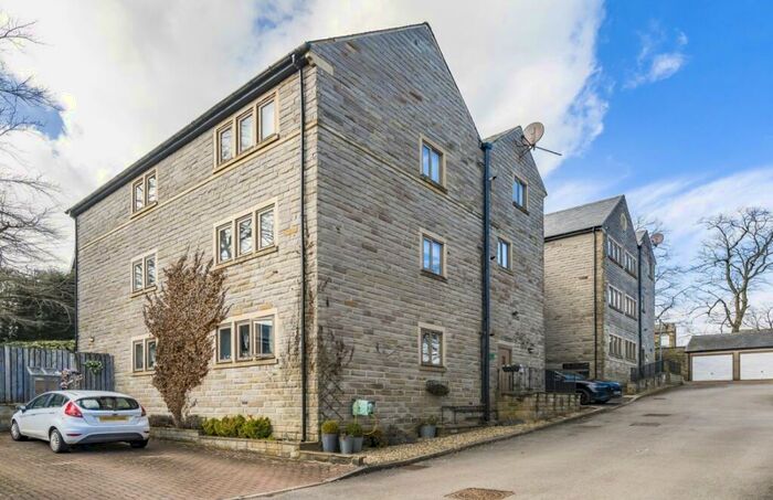 2 Bedroom Flat To Rent In Alfred House, Benn Gardens, Clayton, Bradford, BD14