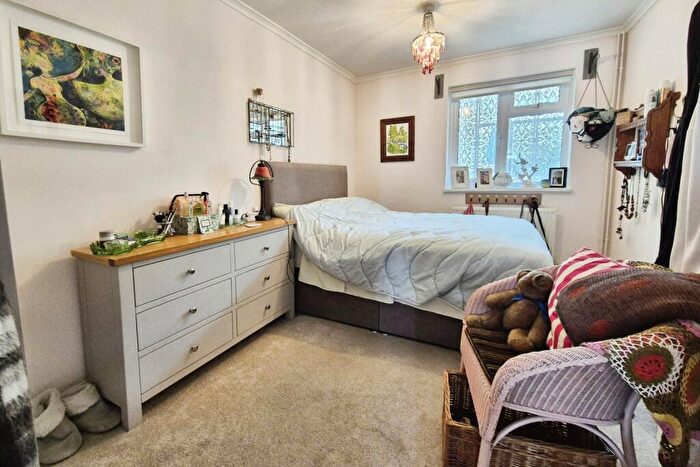 1 Bedroom Bungalow For Sale In The Leys, Clevedon, North Somerset, BS21