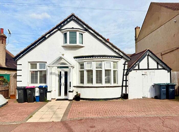 4 Bedroom Detached Bungalow For Sale In Lord Roberts Avenue, Leigh On Sea, SS9