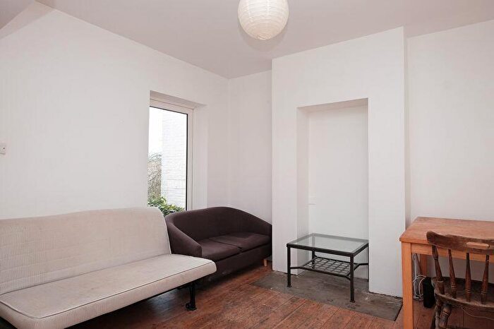 1 Bedroom Terraced House To Rent In Hollingbury Road, Brighton, BN1