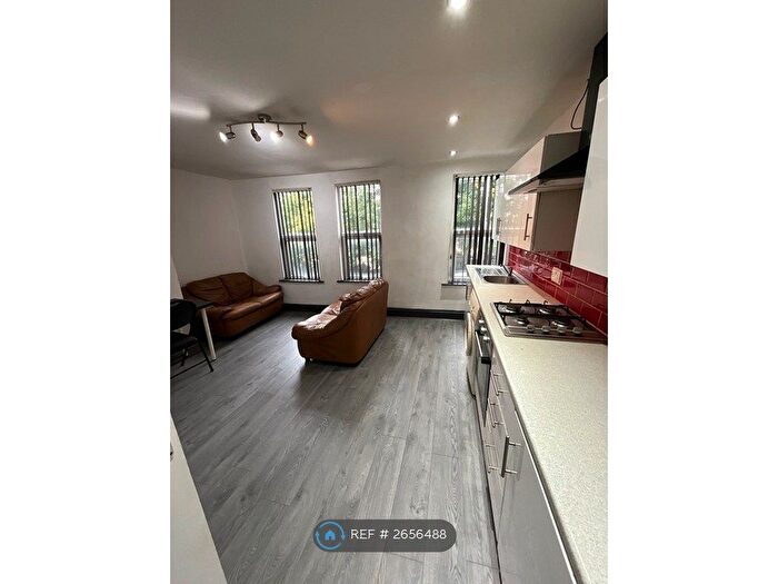 3 Bedroom Flat To Rent In Woodsley Road, Leeds, LS3