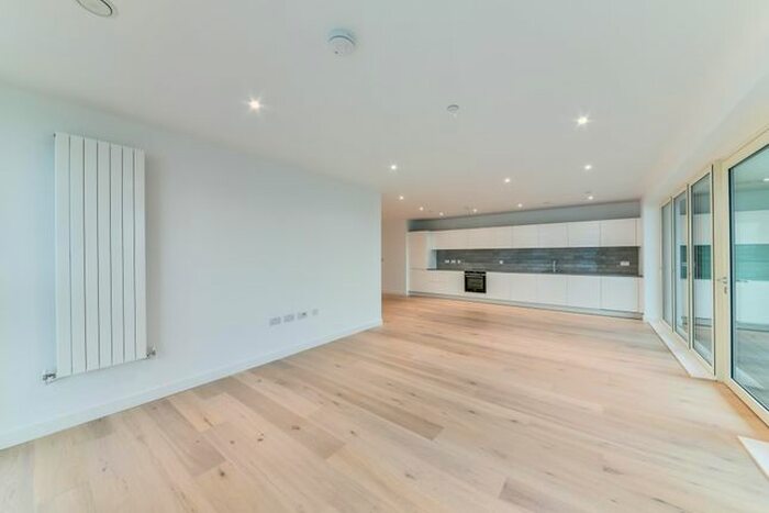 3 Bedroom Flat For Sale In North Woolwich Road, Royal Docks, London, E16