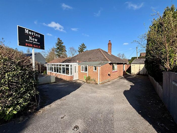 3 Bedroom Detached Bungalow For Sale In Mill Lane, Bourton, SP8