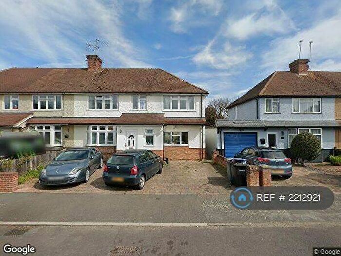4 Bedroom Semi-Detached House To Rent In Shakespeare Road, Addlestone, KT15