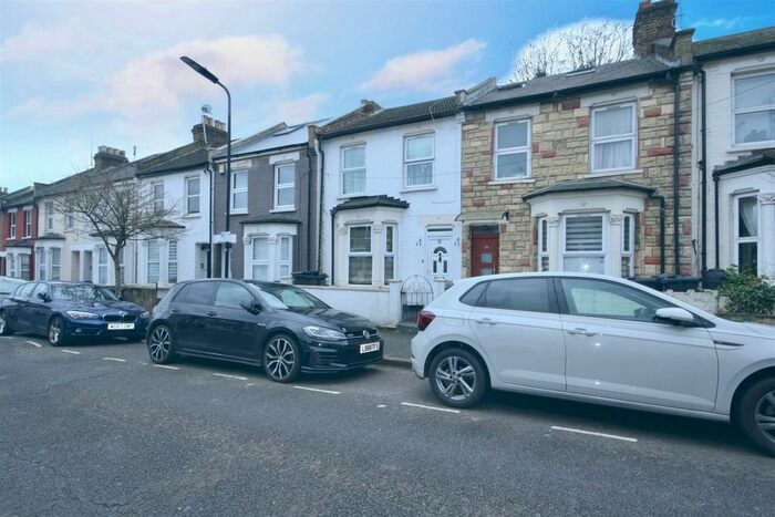 4 Bedroom Property To Rent In Olinda Road, London, N16